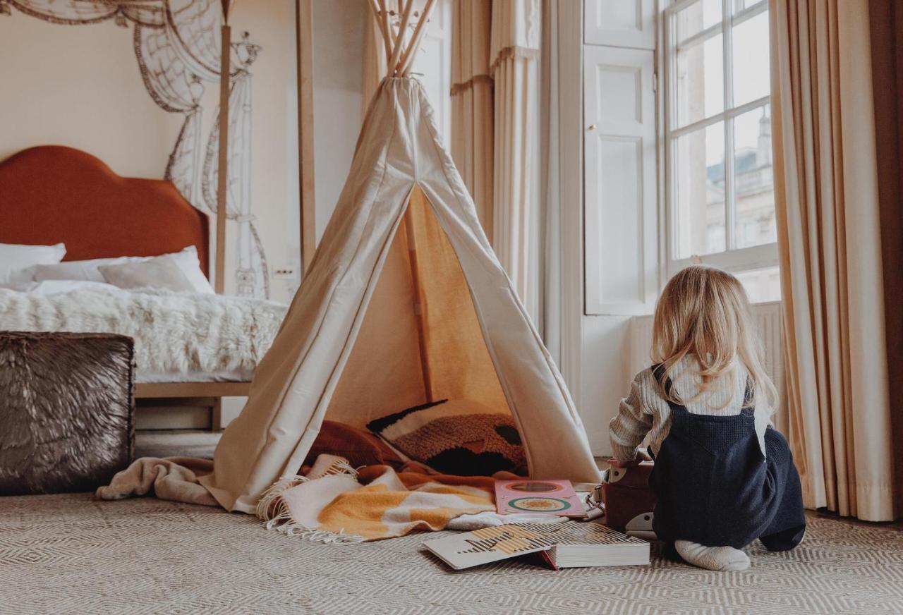 No 15 By Guesthouse, Bath Bagian luar foto A teepee in a bedroom