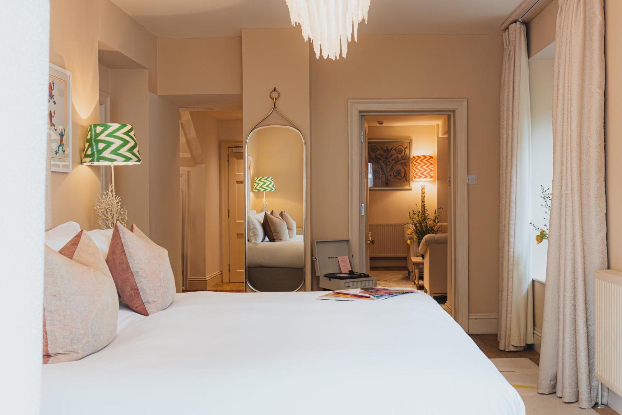 No 15 By Guesthouse, Bath Bagian luar foto A bedroom at The Ivy Hotel
