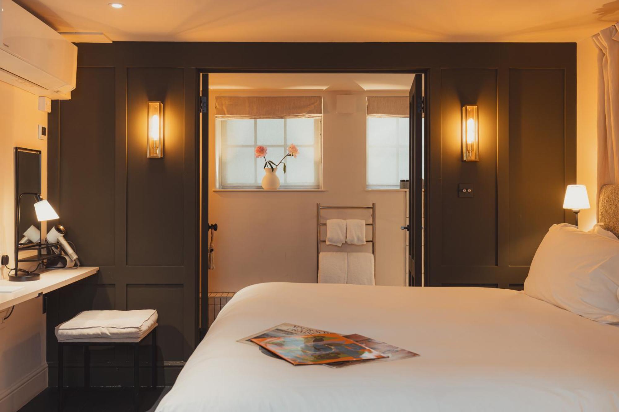 No 15 By Guesthouse, Bath Bagian luar foto A room at The Mitre