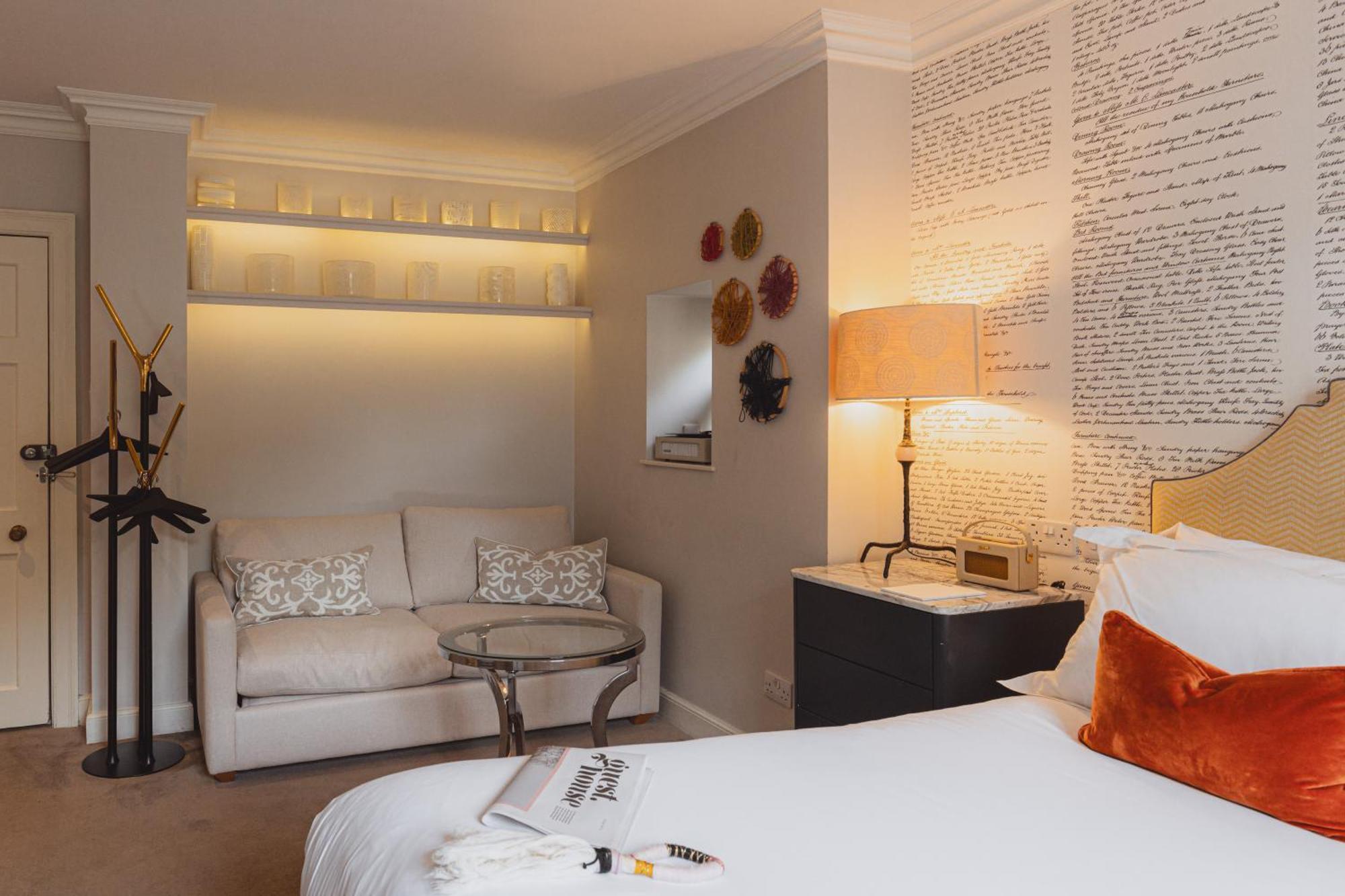 No 15 By Guesthouse, Bath Bagian luar foto A room at the hotel