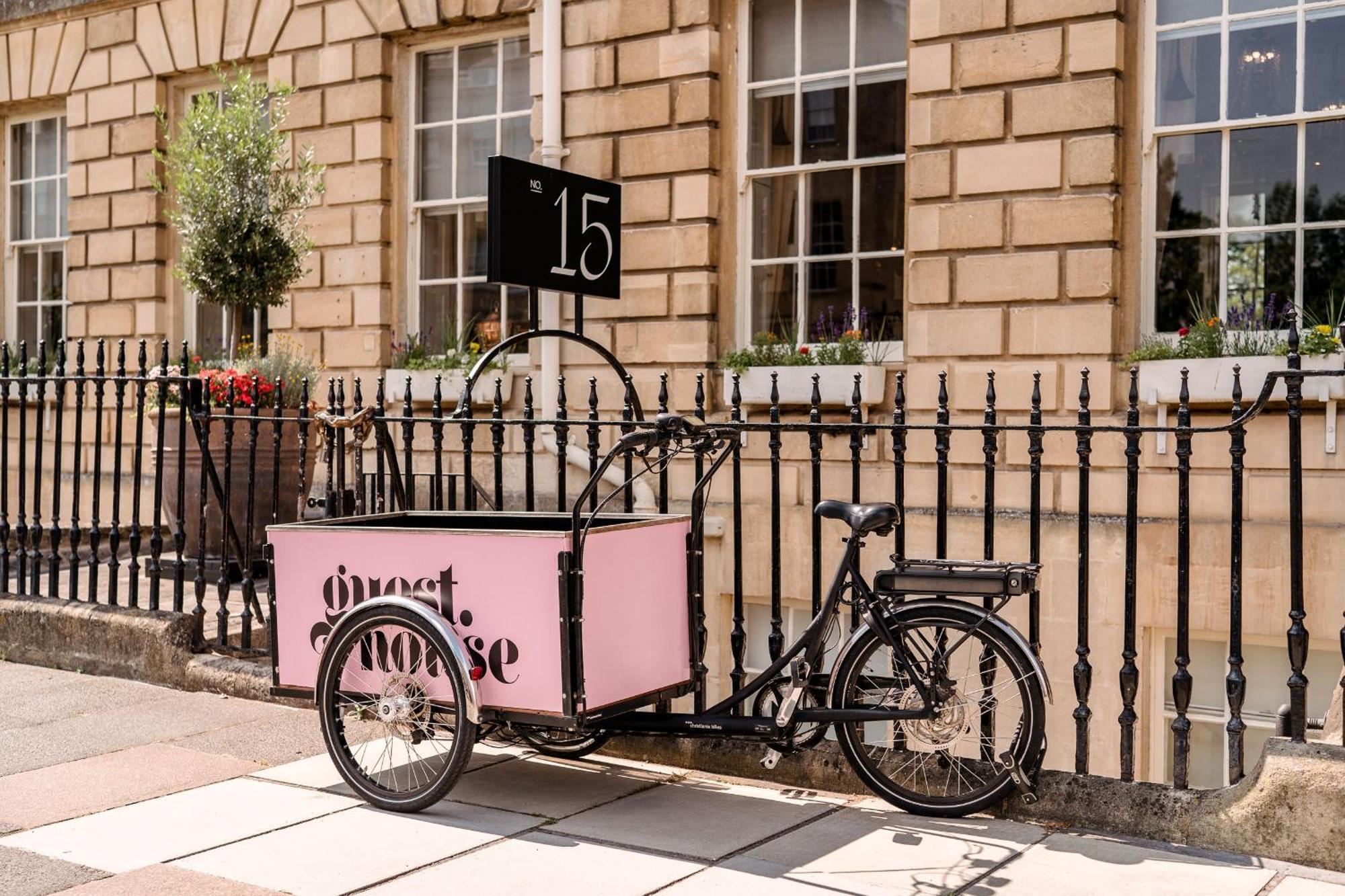 No 15 By Guesthouse, Bath Bagian luar foto A cargo bike in Bath, England