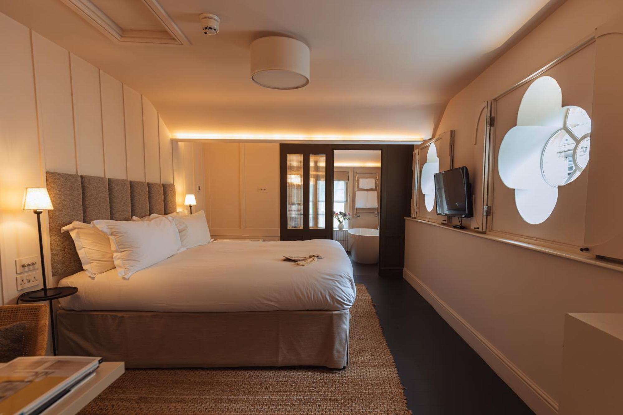 No 15 By Guesthouse, Bath Bagian luar foto A bedroom at The Ivy Hotel