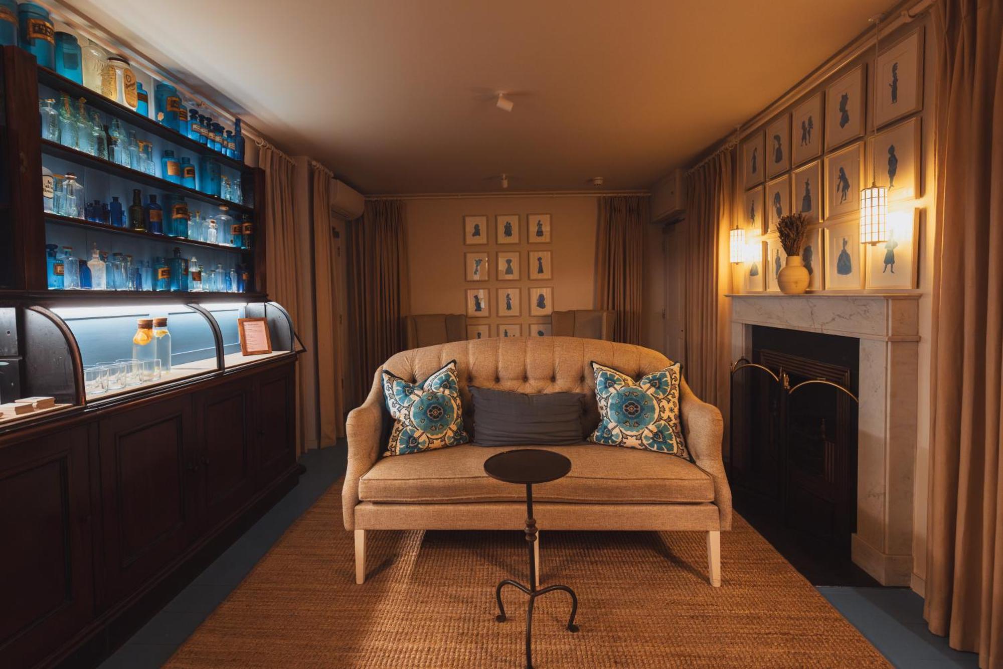 No 15 By Guesthouse, Bath Bagian luar foto The bar at the 2019 edition of the London Design Festival