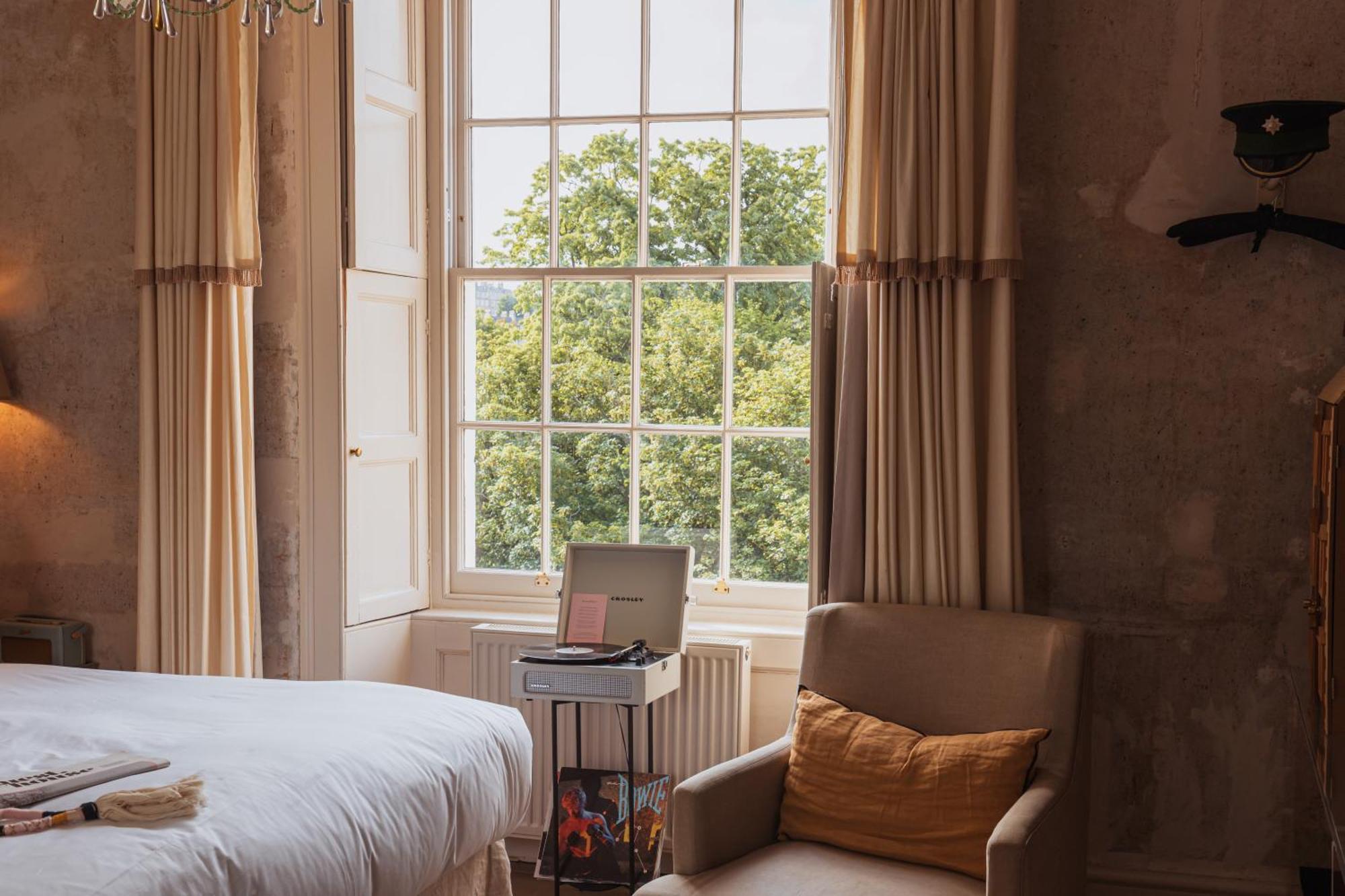 No 15 By Guesthouse, Bath Bagian luar foto A room at the hotel