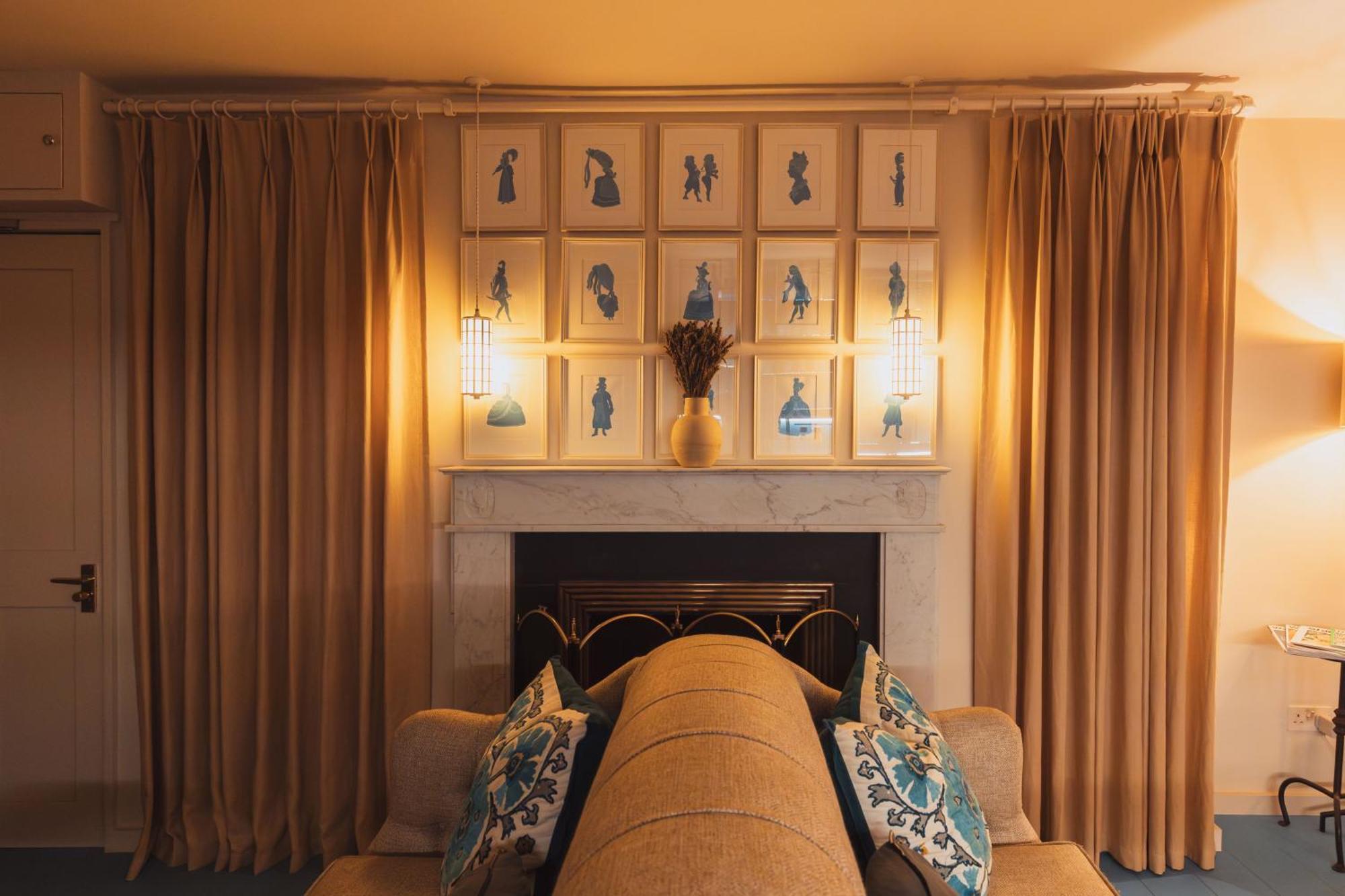 No 15 By Guesthouse, Bath Bagian luar foto The bedroom at the Old parsonage