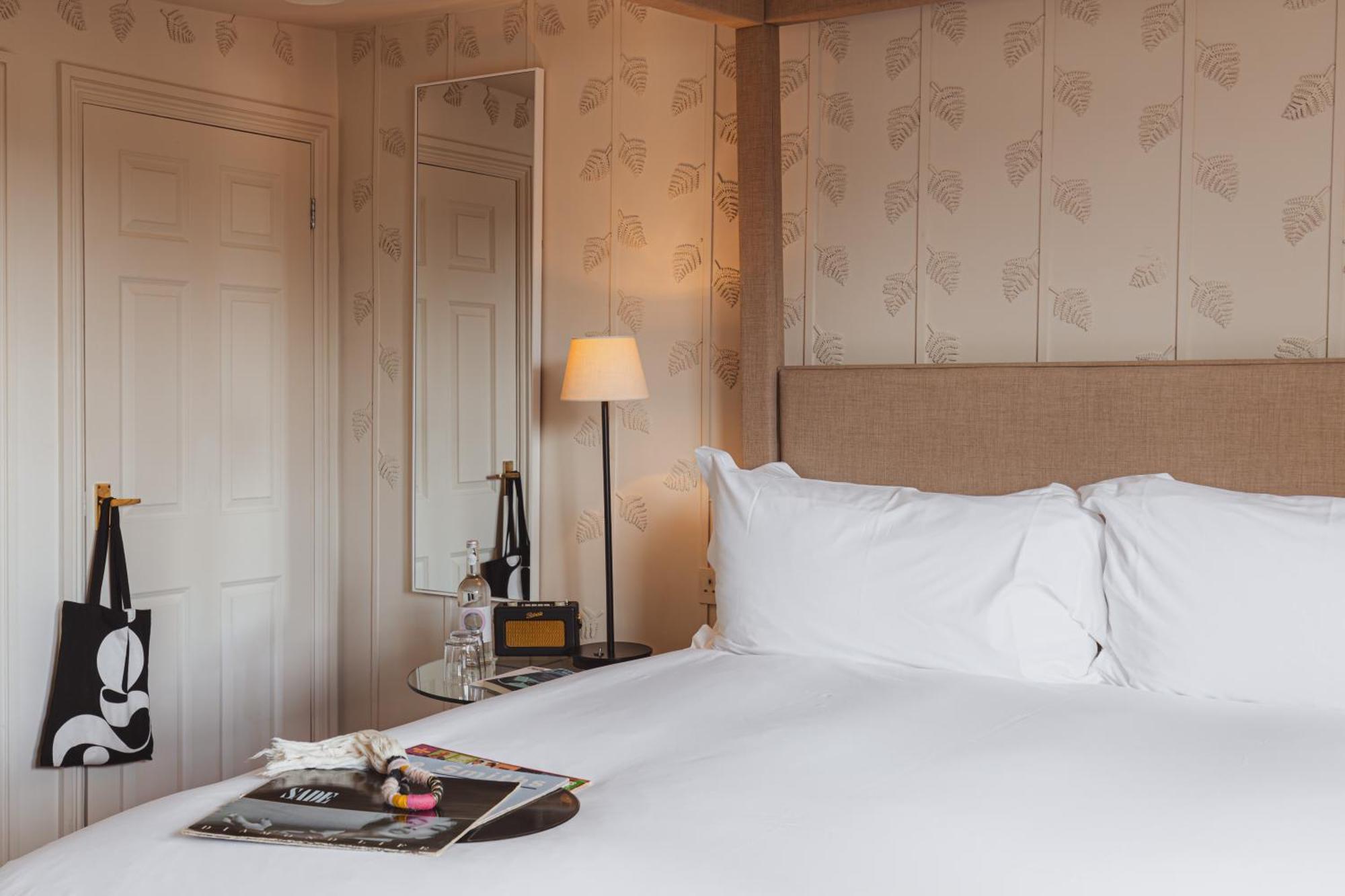 No 15 By Guesthouse, Bath Bagian luar foto A bedroom at the hotel