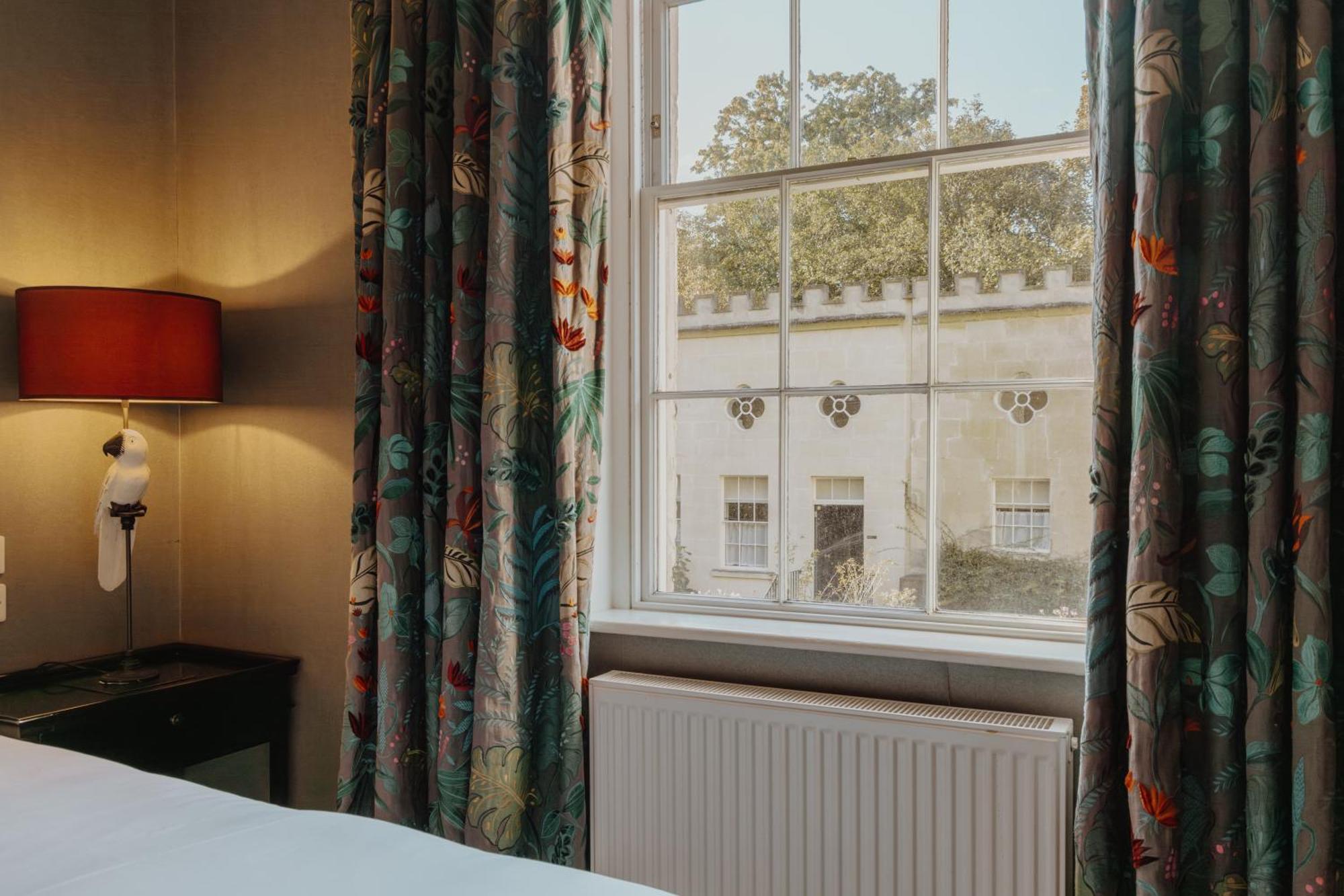 No 15 By Guesthouse, Bath Bagian luar foto A room at the hotel
