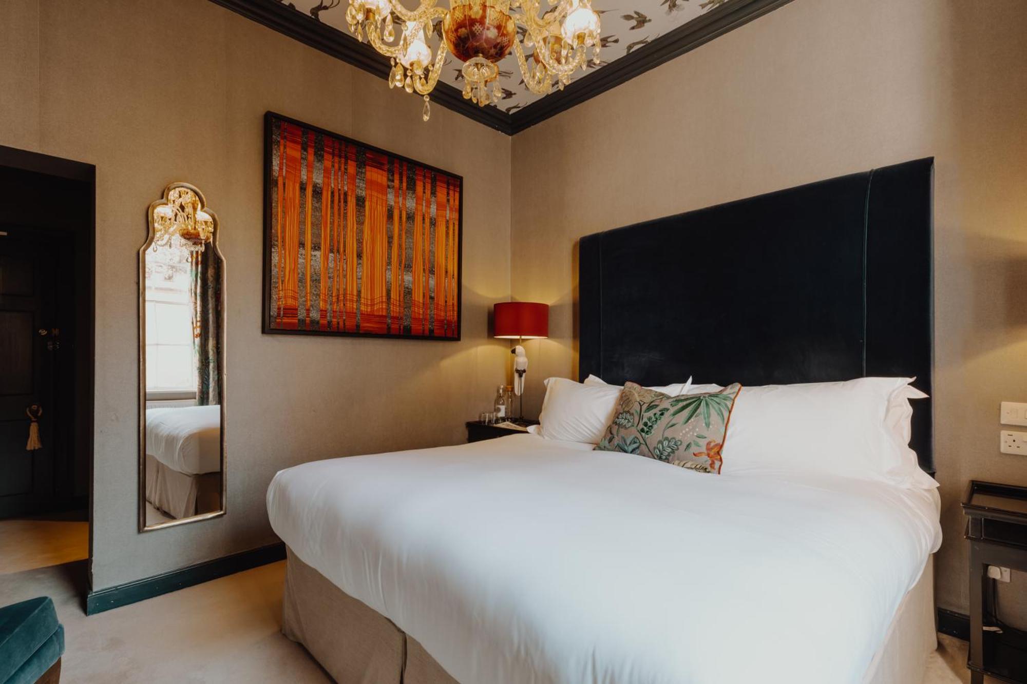 No 15 By Guesthouse, Bath Bagian luar foto A bedroom at the hotel