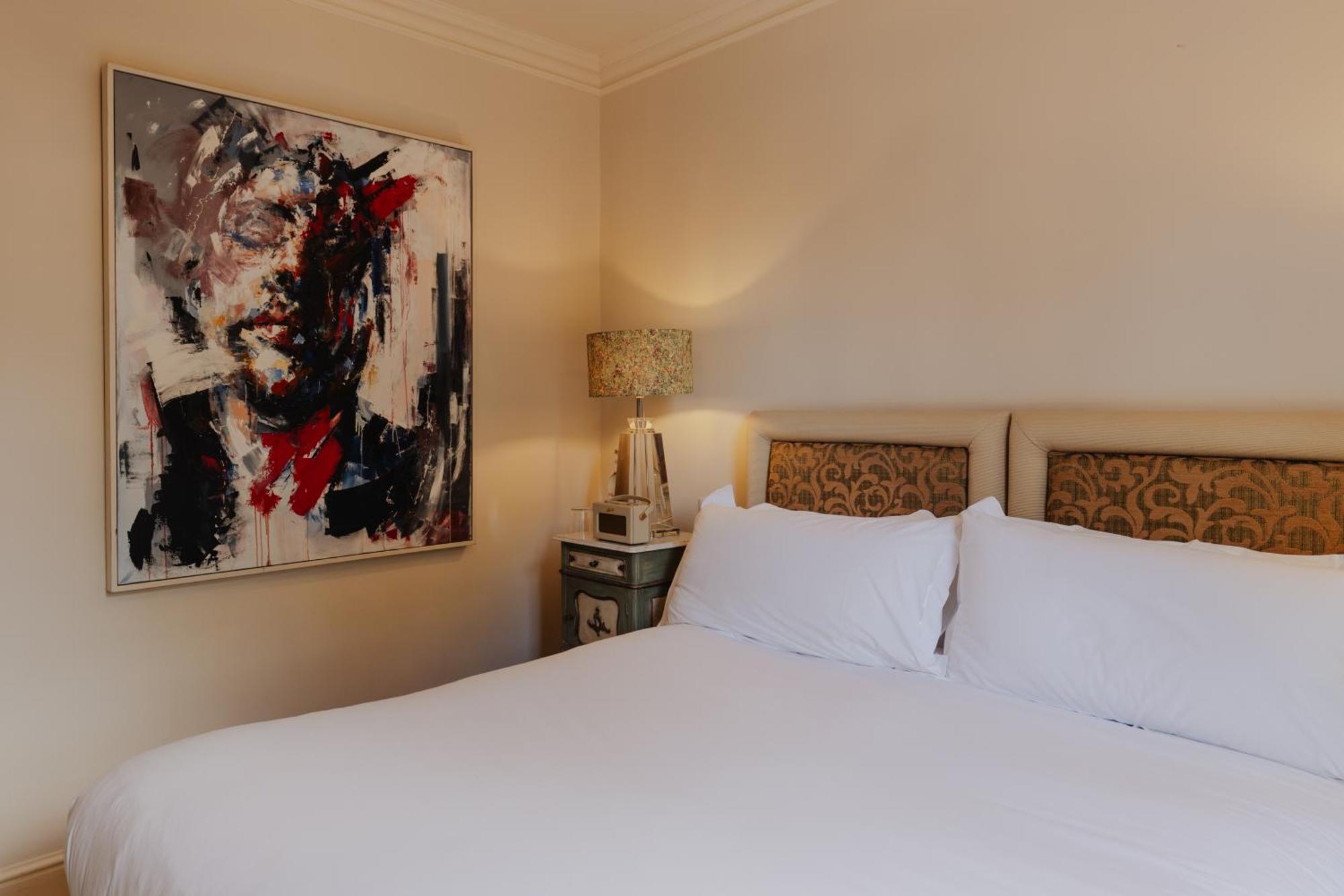 No 15 By Guesthouse, Bath Bagian luar foto A bedroom at the hotel