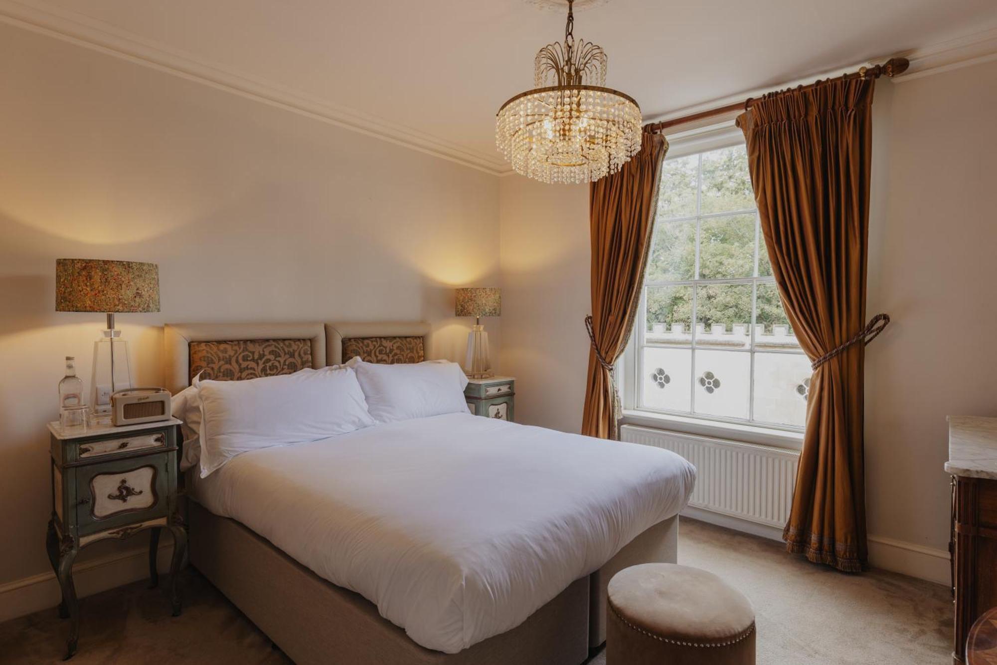 No 15 By Guesthouse, Bath Bagian luar foto A bedroom at the hotel