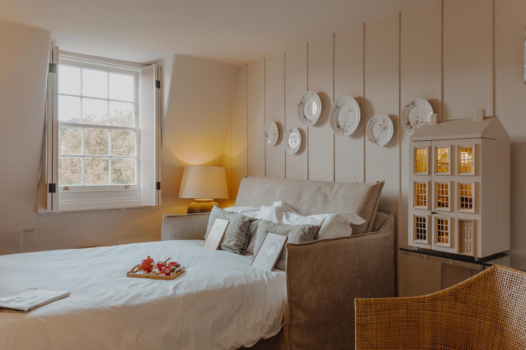 No 15 By Guesthouse, Bath Bagian luar foto The bedroom